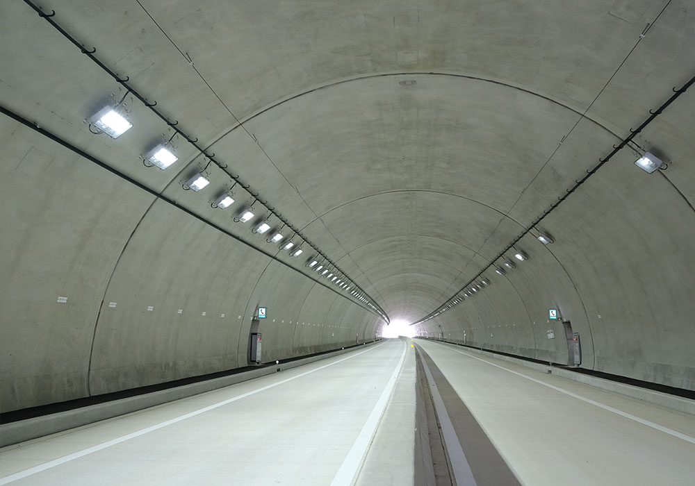 掛田トンネル外照明設備工事